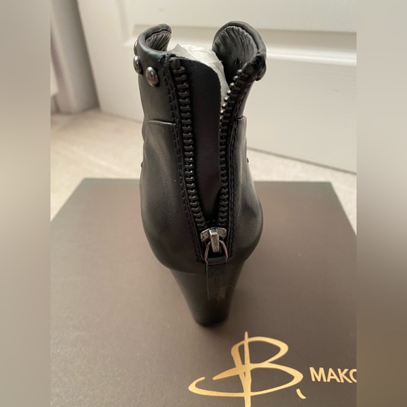 B. Makowsky Leather Ankle Boots. Black size 7.5 - Picture 4 of 8